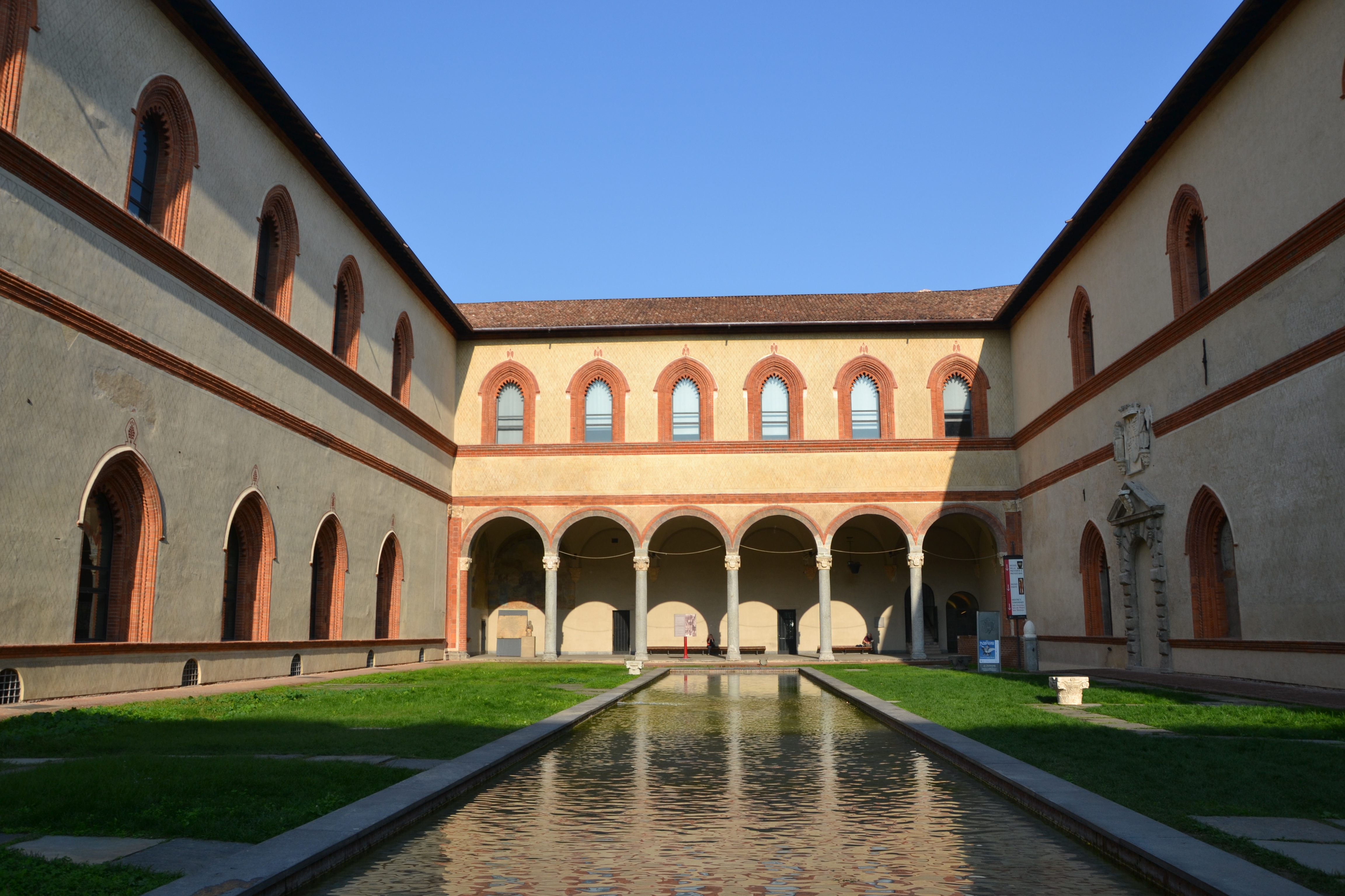 File:Castello Sforzesco (Milan) - Dukes' Courtyard.JPG